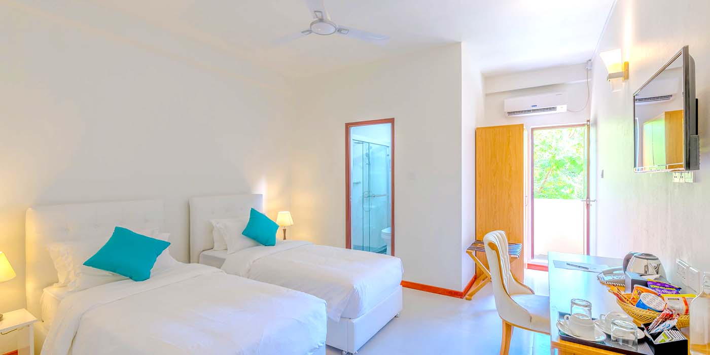 White Sand Dhigurah courtyard with palms and outdoor lounge